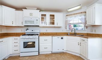 40 Campbell Cir, East Greenwich, RI 02818
