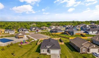 1592 Grayhawk Dr, Basehor, KS 66007
