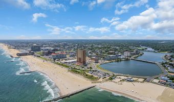 304 Deal Lake Dr 34, Asbury Park, NJ 07712