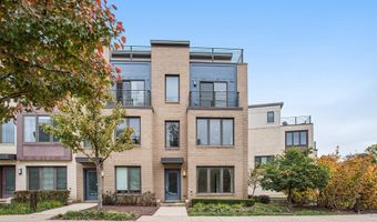 6940 ROCKLEDGE Dr, Bethesda, MD 20817