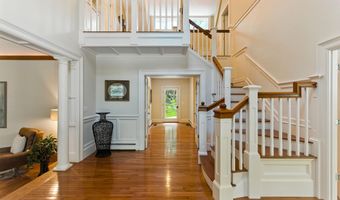 9 Scitterygussett Dr, Falmouth, ME 04105