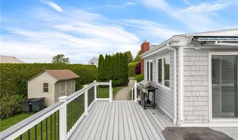 35 Willow Ave, Narragansett, RI 02882