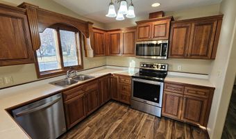 2702 Railroad Cir, Aberdeen, SD 57401