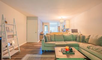 95 Chestnut St APT I, Bethel, CT 06801