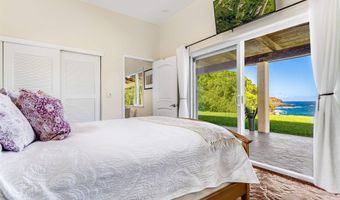 1004 N Honokala Rd B, Haiku, HI 96708