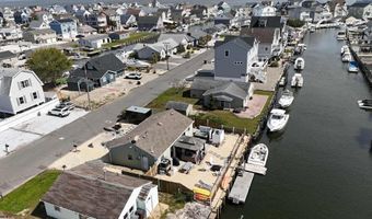 210 Fernwood Dr, Bayville, NJ 08721