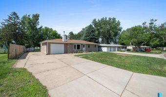 2013 E Sylvan Cir, Brandon, SD 57005
