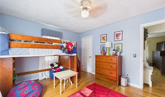 30 Alvin St, Warwick, RI 02886