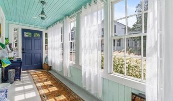 4 Findlay Pl, Newport, RI 02840