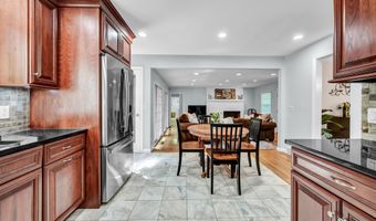 9 Arapaho Rd, Brookfield, CT 06804