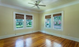 15 8th St, Apalachicola, FL 32320