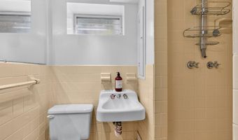 10228 HATHERLEIGH Dr, Bethesda, MD 20814