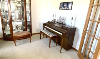 1056 Deertrail Ct, Antioch, IL 60002