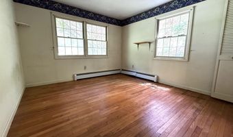 142 Pine Cir, Bennington, VT 05201