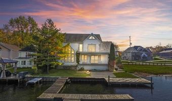2076 S Long Lake Rd, Fenton, MI 48430