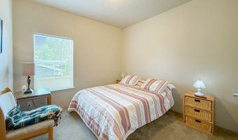 631 HASSETT St, Brookings, OR 97415