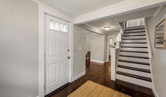 16 Mammoth Rd, Windham, NH 03087