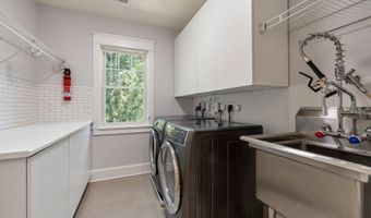 8905 HEMPSTEAD Ave, Bethesda, MD 20817