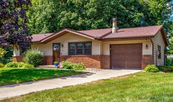 111 Sandburg Ct, Ames, IA 50014