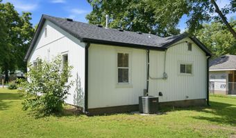 119 E Pearl St, Aurora, MO 65605