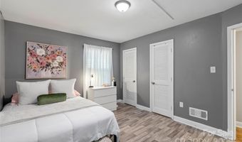 1914 Bonnie Ln, Charlotte, NC 28213
