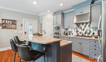 1701 Dearmon Dr, Charlotte, NC 28205