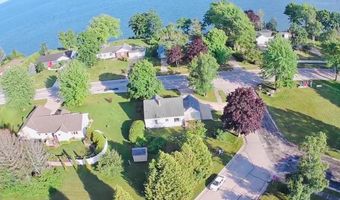 305 Lakeview Dr, Algoma, WI 54201