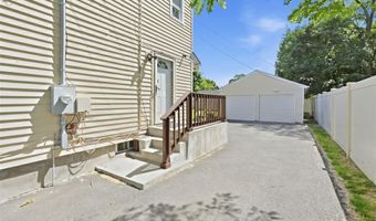 7 Penndale Dr, Amityville, NY 11701