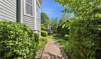 6 Brooks Ave, Newport, RI 02840