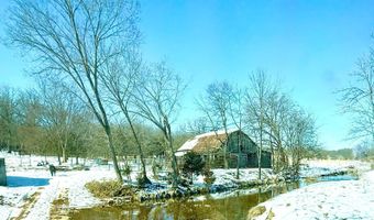 300 Round Up Ln, Bakersfield, MO 65609