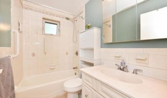 295 Merrick Rd 4A, Amityville, NY 11701