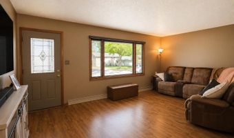 1417 S 6th St, Aberdeen, SD 57401
