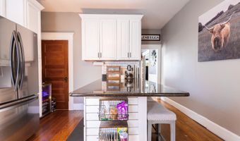 120 W Locust St, Aurora, MO 65605