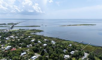 145 Bay Ave, Apalachicola, FL 32320