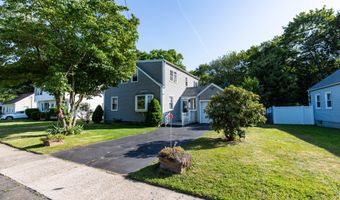 302 E Pasadena Pl, Bridgeport, CT 06610