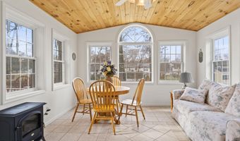 11 Westchester Dr, Albany, NY 12205