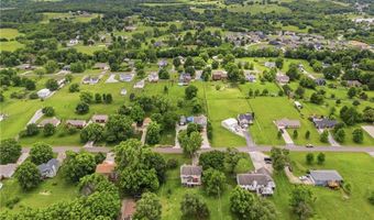 15143 Briarwood Dr, Basehor, KS 66007