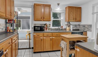 9 Middle Road Ext, Standish, ME 04084