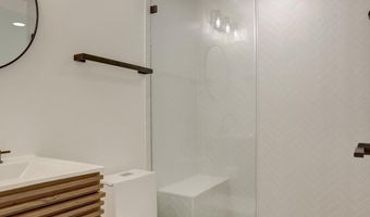 1200 N NASH St 811, Arlington, VA 22209