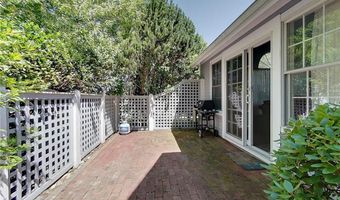 521 Corey Ln, Middletown, RI 02842