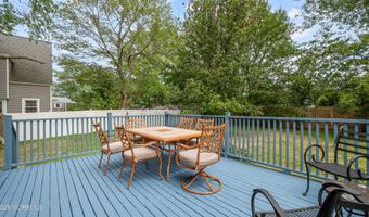 125 Eighth St, Belford, NJ 07718