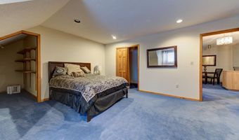 9 University Pl, Amsterdam, NY 12010