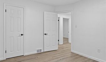 8664 Louise Ave, Allen Park, MI 48101