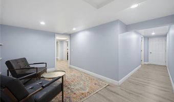 34 Foxhill Ave, Bristol, RI 02809