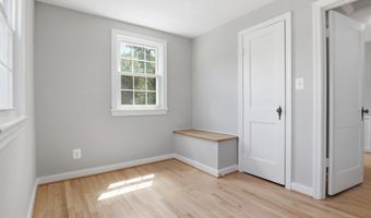 934 N LONGFELLOW St, Arlington, VA 22205