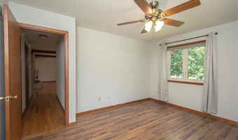 918 King St, Baldwin City, KS 66006