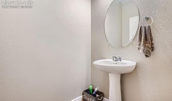 806 White Crow St, Aurora, CO 80018