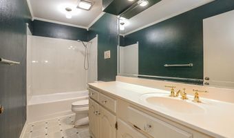 521 W CROSS St, Benton, AR 72015