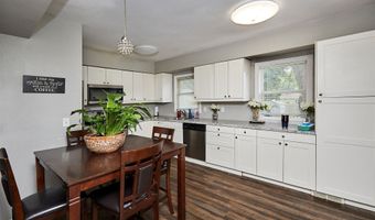 3944 42nd St, Des Moines, IA 50310