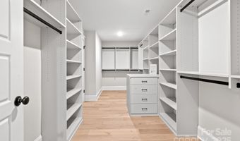 6906 Providence Ln W, Charlotte, NC 28226
